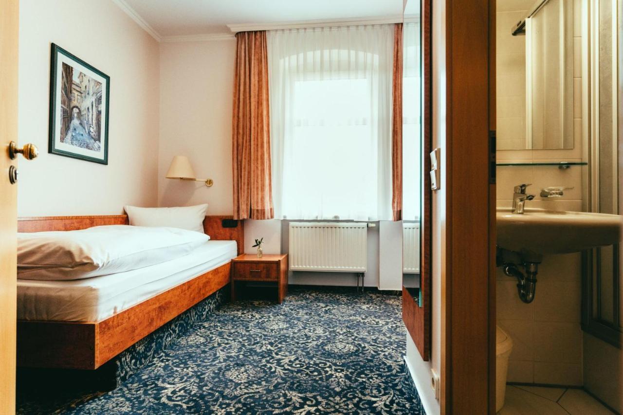 Landhotel Classic Oranienburg Bagian luar foto