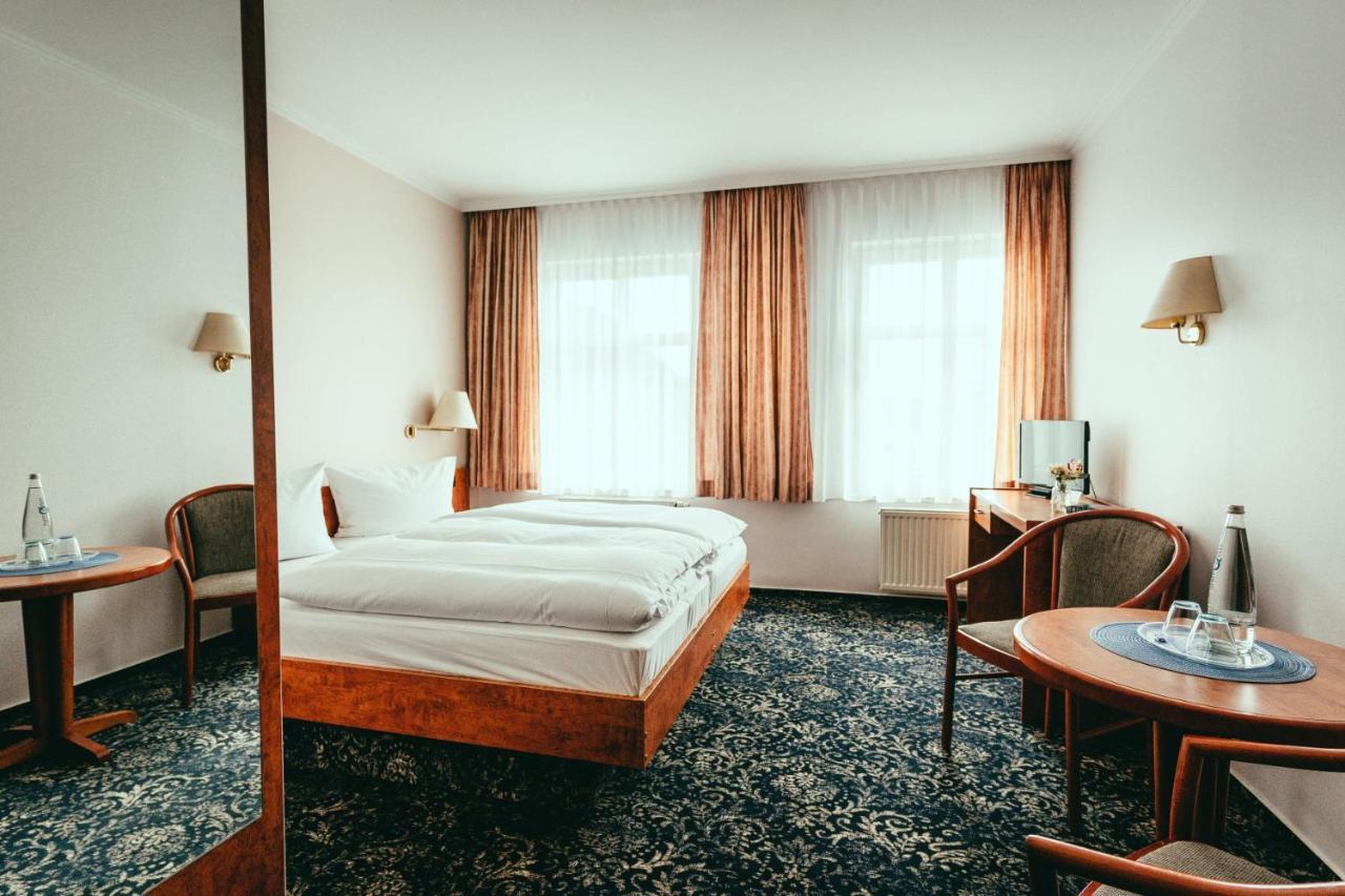 Landhotel Classic Oranienburg Bagian luar foto