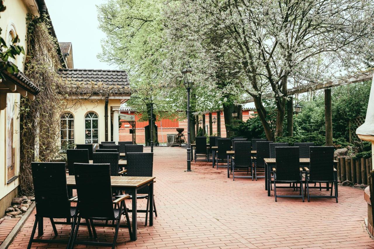 Landhotel Classic Oranienburg Bagian luar foto