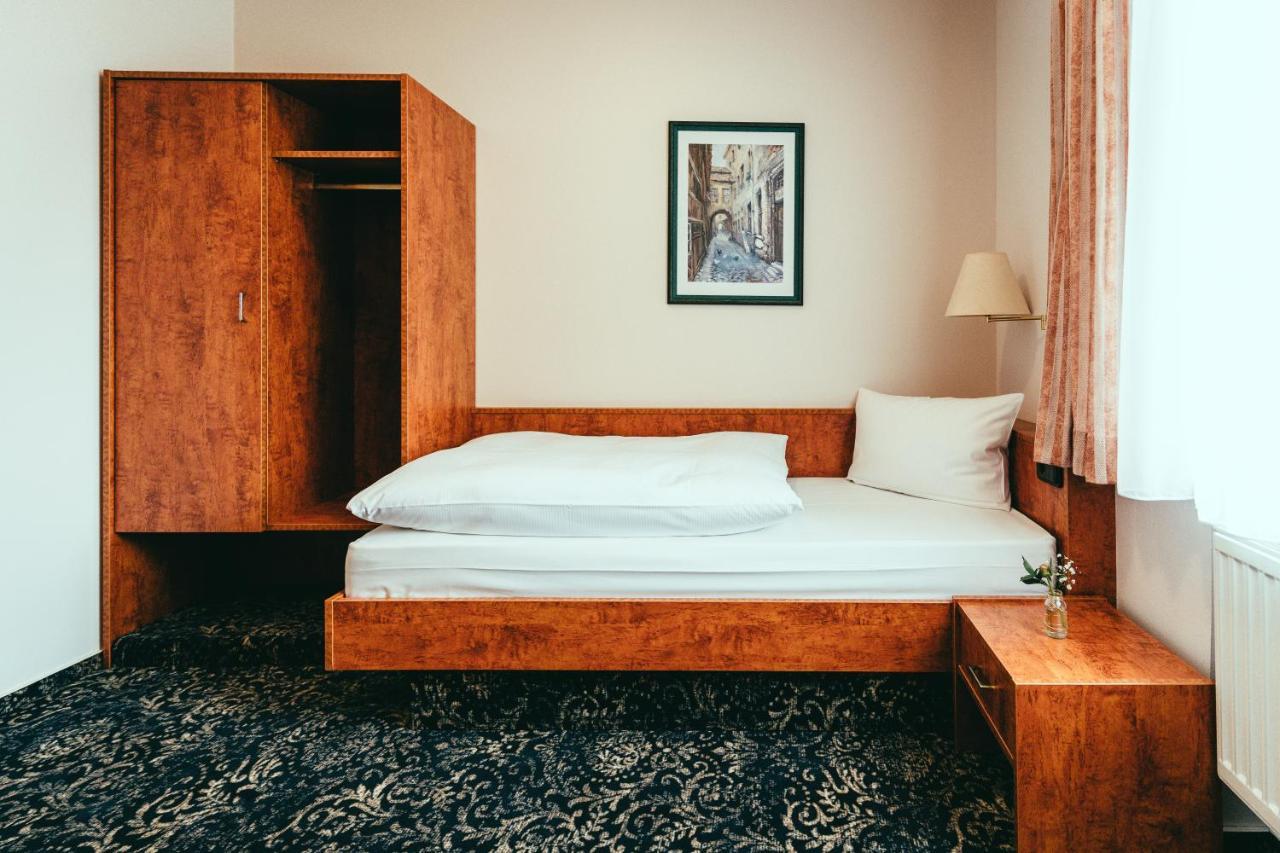 Landhotel Classic Oranienburg Bagian luar foto