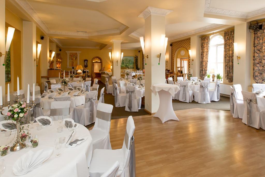 Landhotel Classic Oranienburg Bagian luar foto