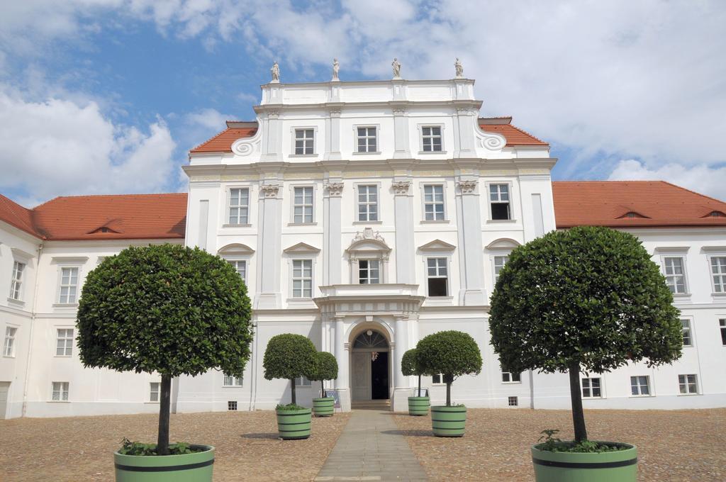 Landhotel Classic Oranienburg Bagian luar foto